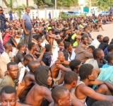 Arrêtés à la suite de l'opération '' Ndobo'', 1.053 bandits urbains comparaissent devant leur juge naturel
